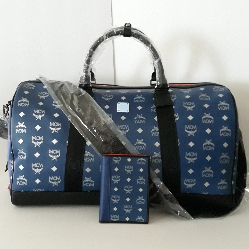 (New) MCM Passport Holder - Picture 10 of 10
